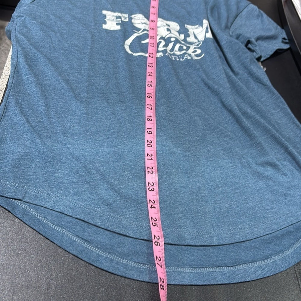 Ariat Farm Life Chick, extended back hem line,crewneck, logo, short sleeve T - Picture 7 of 8